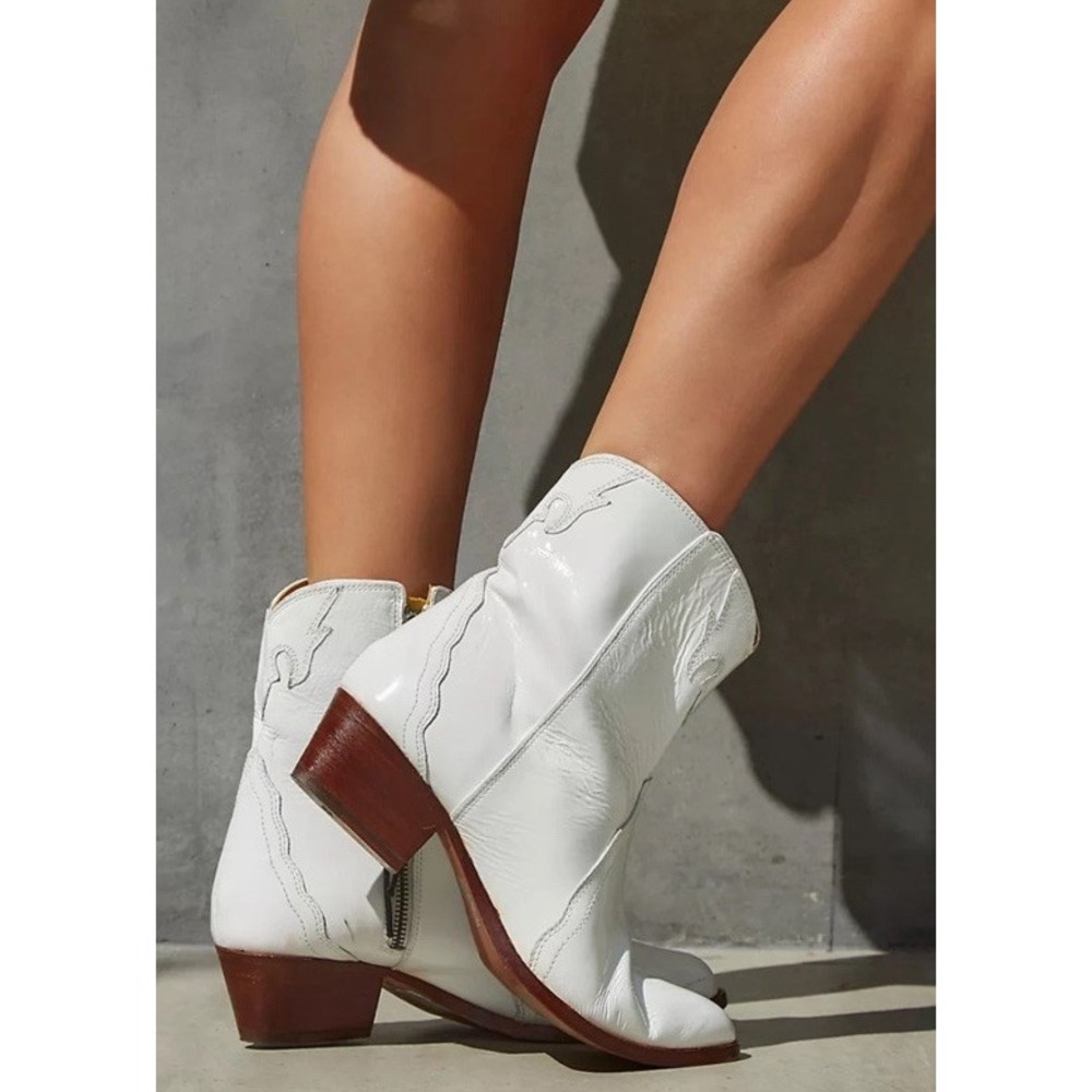 Free People New Frontier White Cowboy‎ Western Boots Size 38 NIB